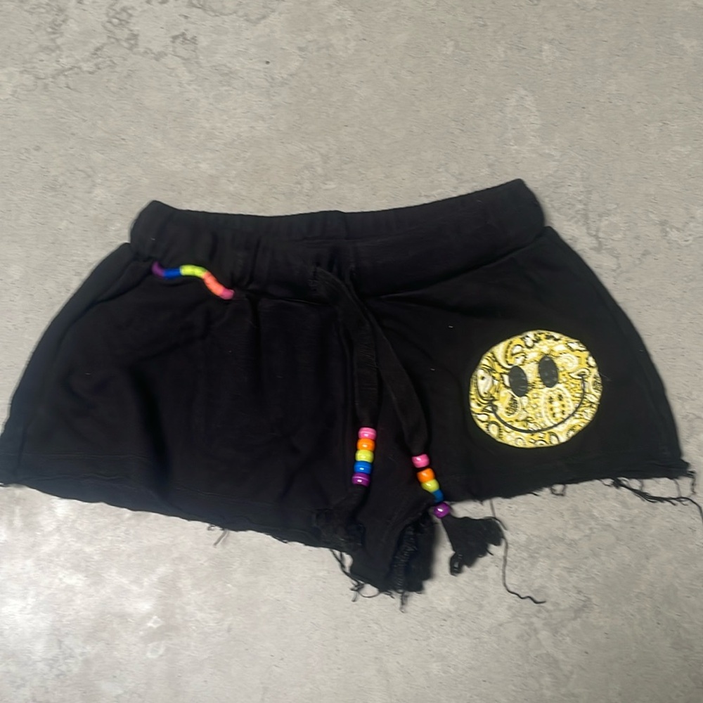 Flowers by Zoe smiley face short. With bead trim.